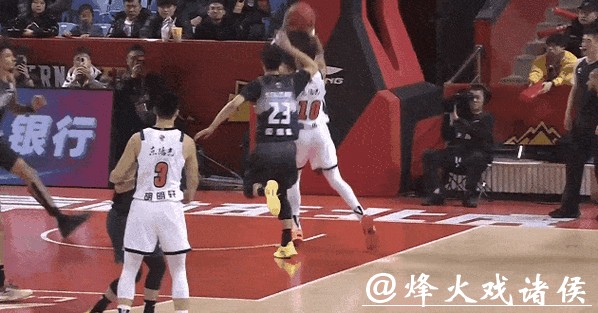 广东名记质疑CBA裁判：广东队做不行，为何其他球队做就可以